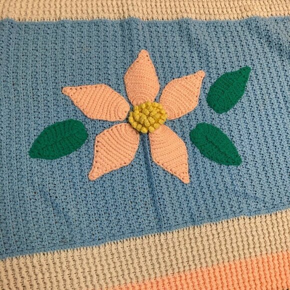 Vintage Crocheted Granny Throw Blanket Squares & Popcorn Flower Center 42 x 60 - Picture 3 of 6